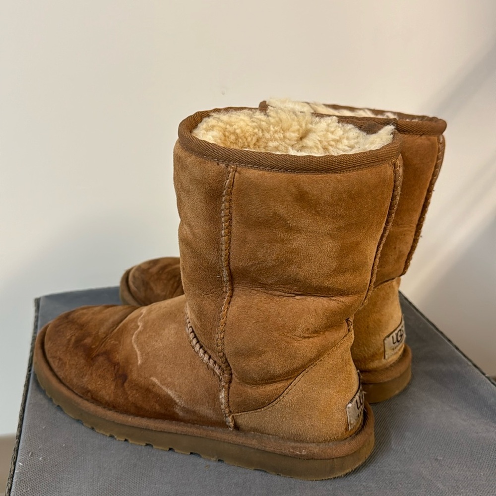 UGG BOOTS SIZE 7